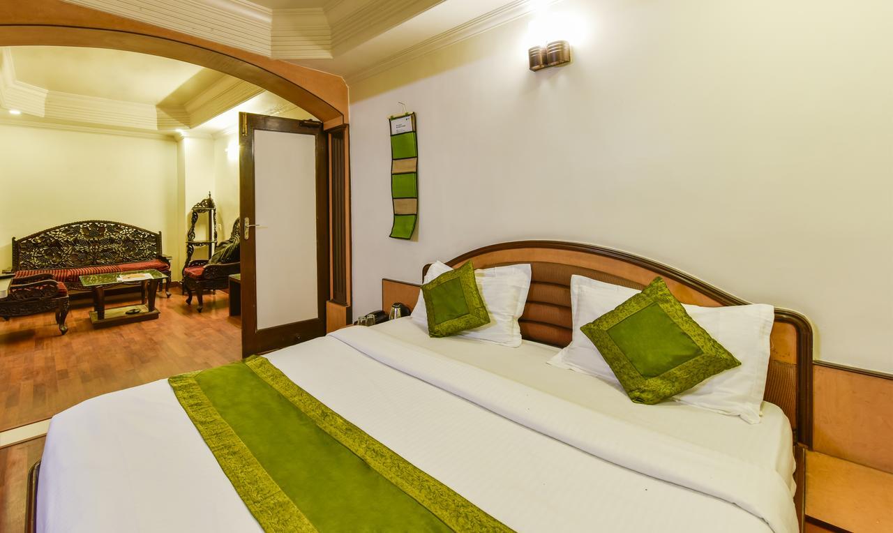 Hotel Kanishka Rāipur Exteriör bild