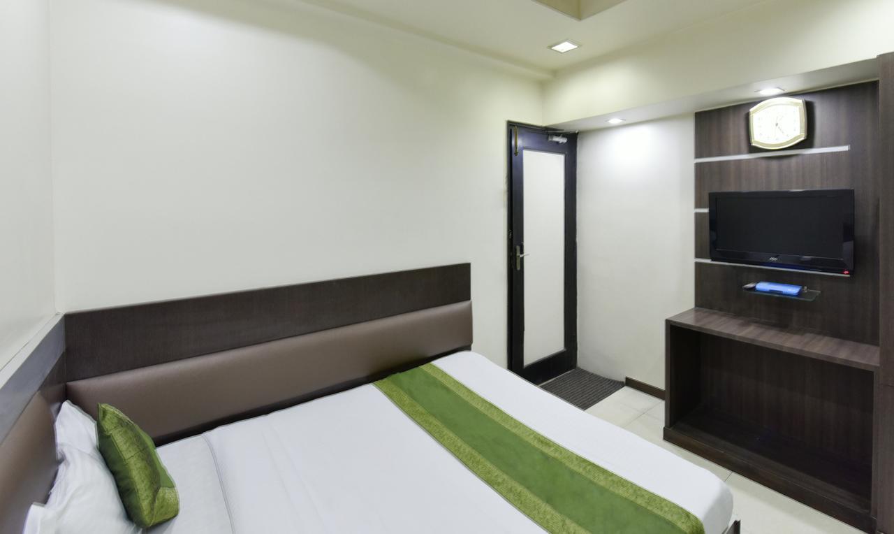 Hotel Kanishka Rāipur Exteriör bild