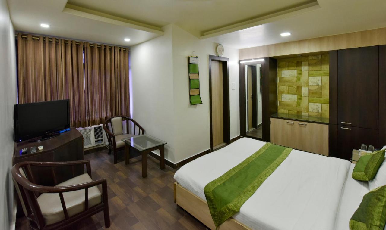 Hotel Kanishka Rāipur Exteriör bild