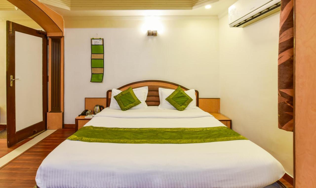 Hotel Kanishka Rāipur Exteriör bild