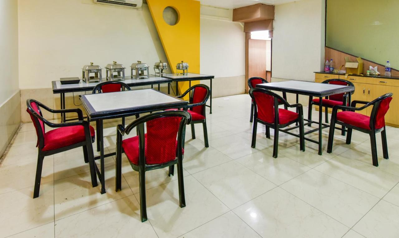 Hotel Kanishka Rāipur Exteriör bild