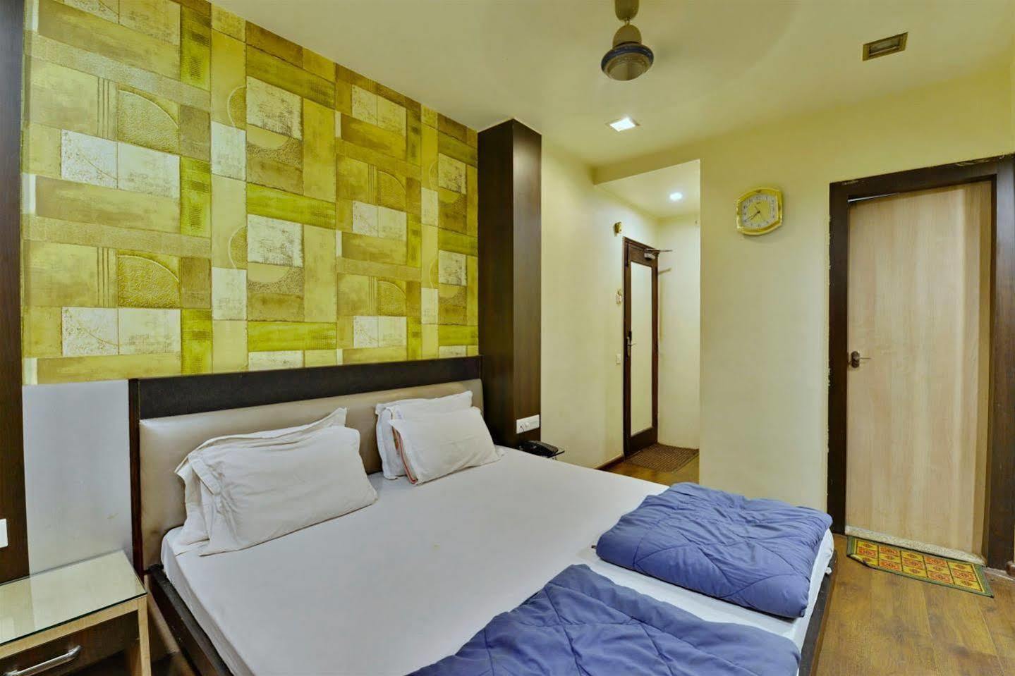 Hotel Kanishka Rāipur Exteriör bild