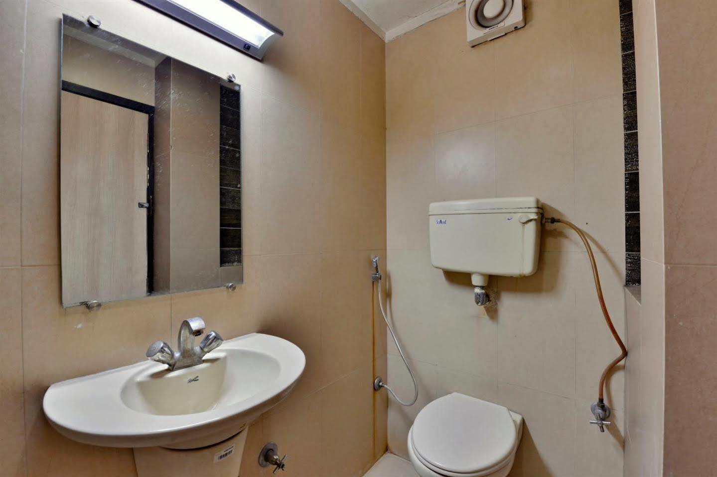 Hotel Kanishka Rāipur Exteriör bild