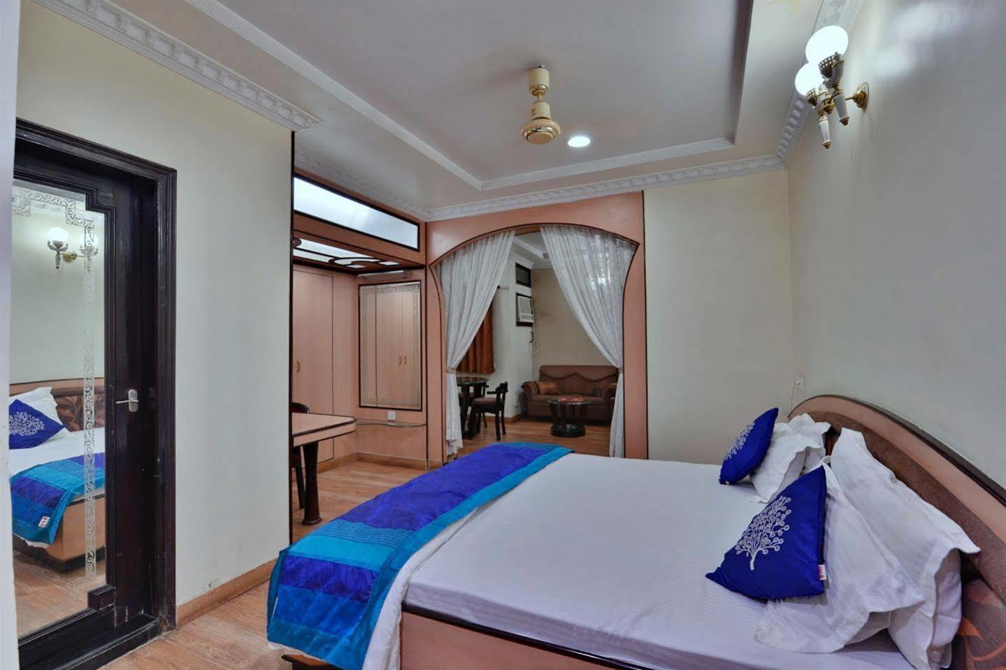 Hotel Kanishka Rāipur Exteriör bild