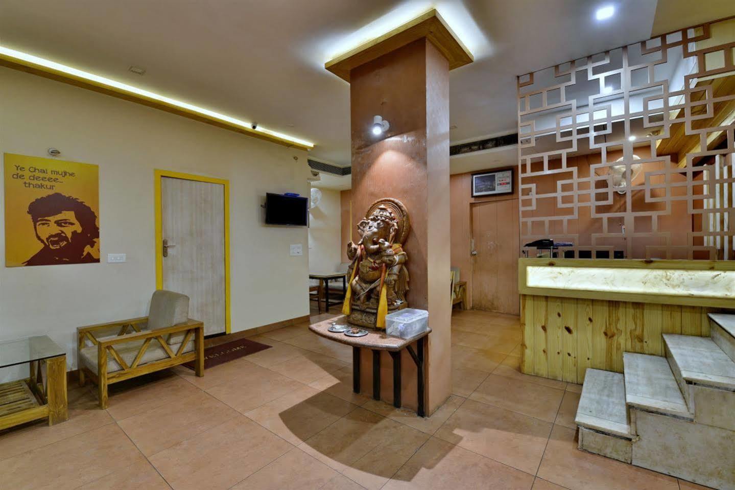 Hotel Kanishka Rāipur Exteriör bild